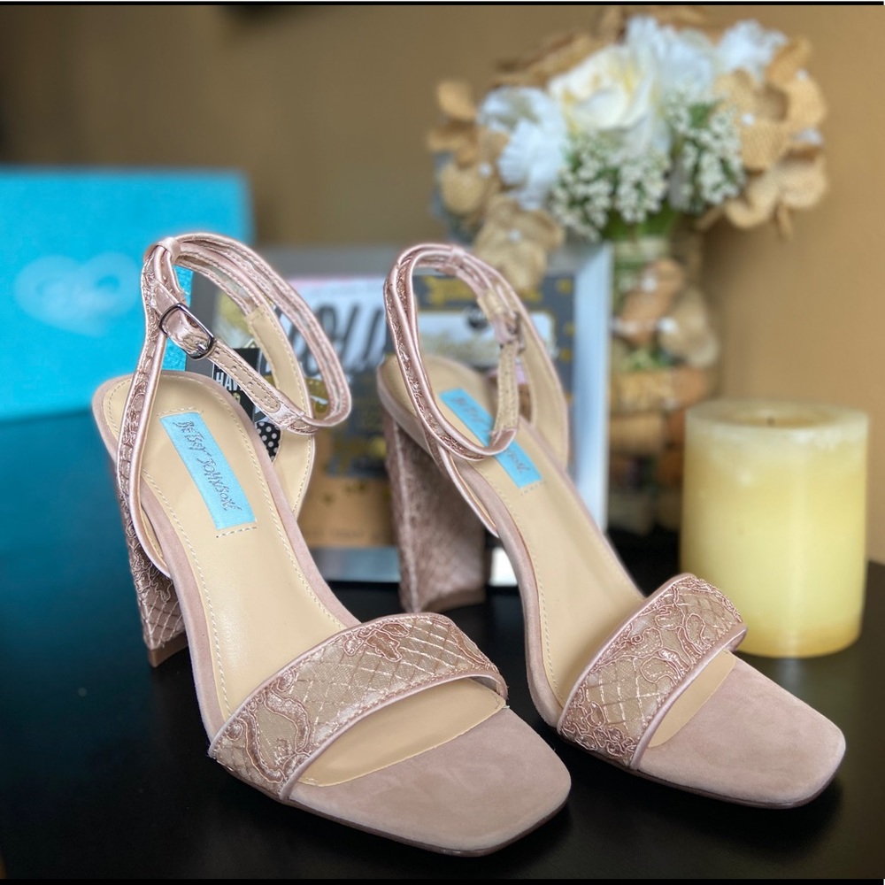 Blue by Betsy Johnson Arti Sandal